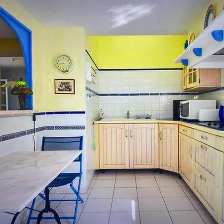 Au Coeur De La Pinede Piscine Mer Apartament